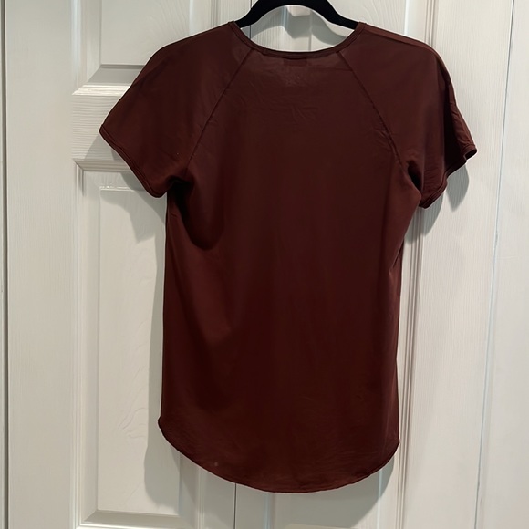 ❤️❤️ SOLD Wilfred Dark Maroon Short Sleeve Tee❤️❤️ - Picture 3 of 7